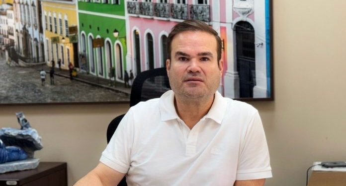 Secretário de governo de Salvador, Cacá Leão anuncia pré-candidatura a deputado federal em 2026