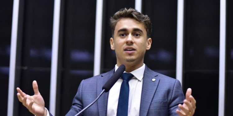 Vídeo de Nikolas Ferreira viraliza ao criticar novas regras de monitoramento do pix: ‘Sigilo para eles, vigilância para você’
