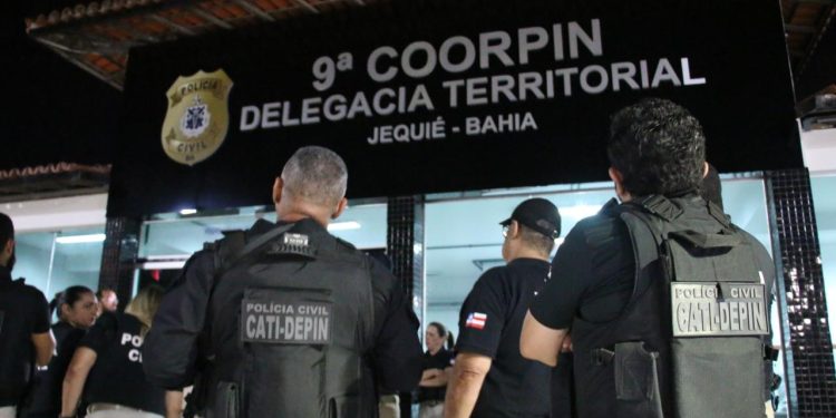 Homem suspeito de matar jovem e atirar contra pai da vítima em Jequié é preso no RJ