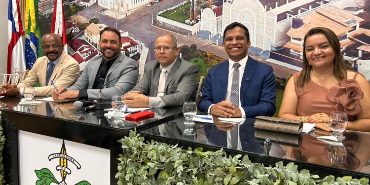 Por unanimidade, Nildo Piropo é eleito presidente da Câmara de Jaguaquara para o biênio 2025-2026