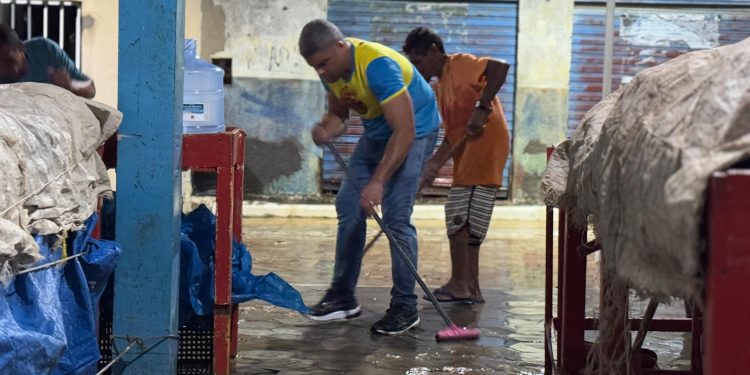 Prefeito de Santa Inês, Sandro Silva, mobiliza equipes para amenizar impactos das chuvas no município