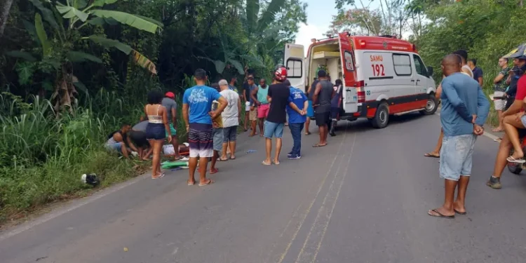 Motociclista sofre fraturas graves em acidente com carreta na BR-420, no trecho entre Mutuípe e Laje