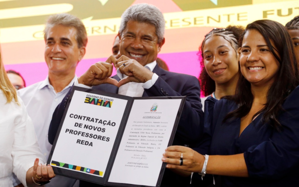 Governo do Estado anuncia contratação de quase nove mil profissionais para a educação