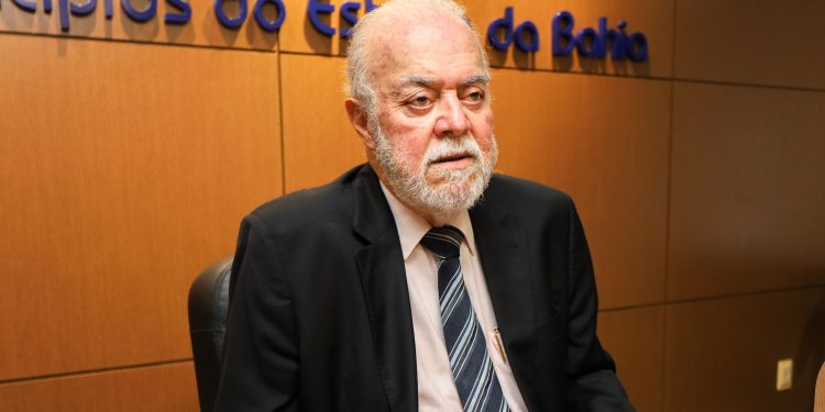 TCM apura irregularidades na transmissão de cargos municipais