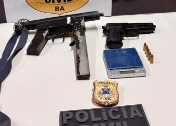 Polícia Civil de Jaguaquara apreende submetralhadora e munições durante operação