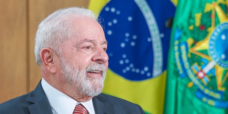 “Nunca levei pesquisa a sério”, diz Lula sobre queda na popularidade