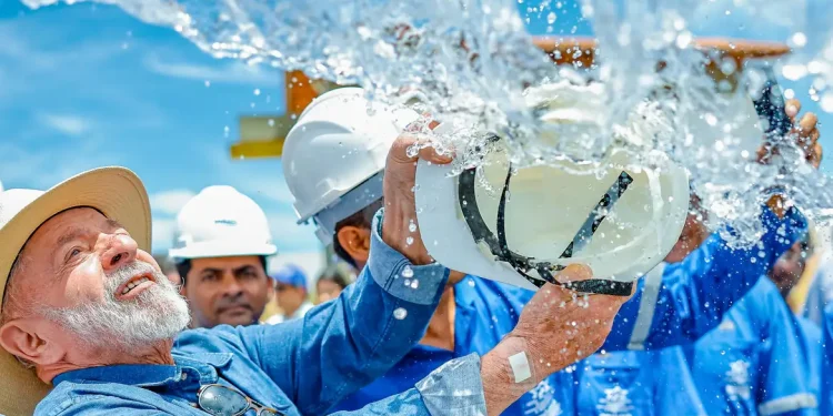 Lula entrega obras de saneamento e abastecimento de água no interior da Bahia