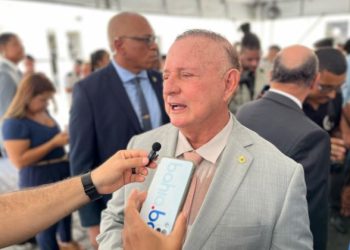 Deveria estar claro que só pode uma reeleição, diz Adolfo Menezes após afastamento