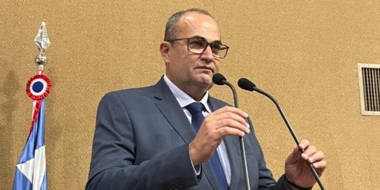 Hassan comemora o fim do contrato com a ViaBahia, e repudia indenização de 892 milhões