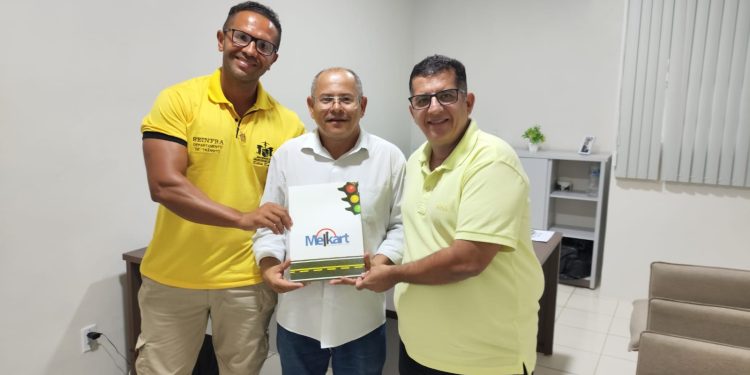 Nildo Piropo discute municipalização do trânsito com gestor e diretor de trânsito de Jaguaquara