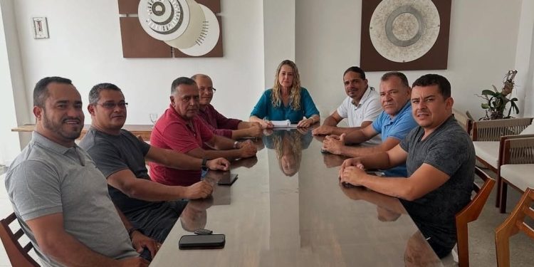 Em reunião com vice-prefeito e presidente da Câmara, prefeita Edione lança o Projeto “Estrada Boa”