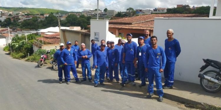 Protesto de terceirizados da Embasa afeta serviços no Vale do Jiquiriçá, incluindo Jaguaquara