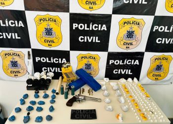 Polícia Civil cumpre mandados de prisão e busca, e apreende drogas e armas na Operação Arcano em Jequié