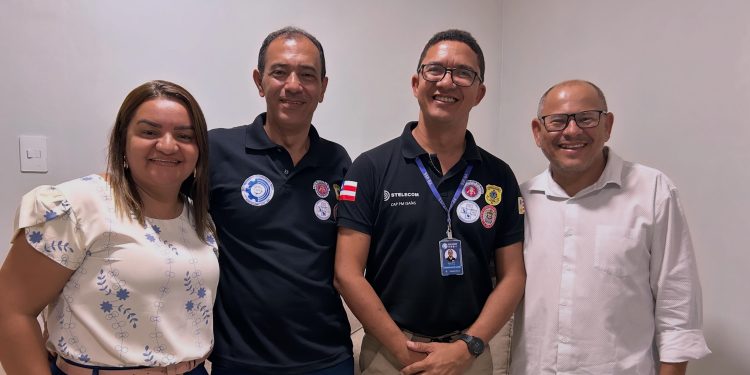 Nildo Piropo e Nubia Louzado se reúnem com representantes Superintendência de Telecomunicações da PM para discutir monitoramento em Jaguaquara