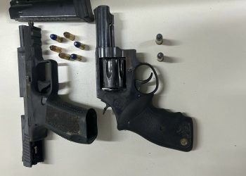 Polícia Militar prende dupla armada que fez morador refém durante fuga no bairro KM 03, em Jequié