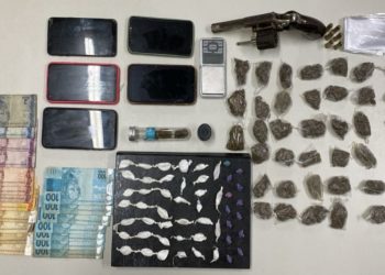 Dois homens são presos em Jaguaquara suspeitos de tráfico de drogas e porte ilegal de arma de fogo