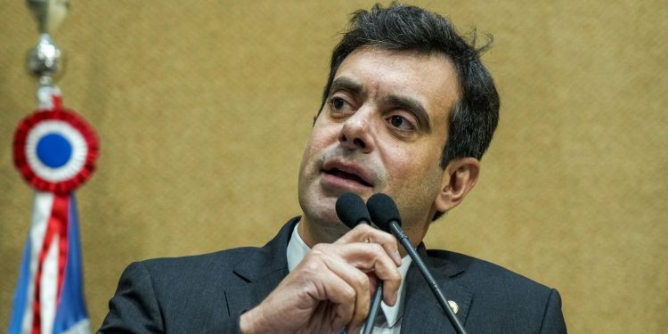 Tiago Correia refuta suposta adesão de prefeitos ao governo: ‘Mundo de Nárnia’