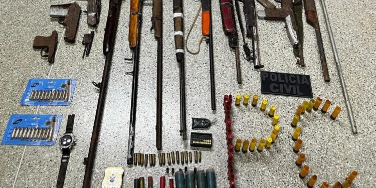 Polícia Civil de Jaguaquara descobre fábrica caseira de armas na zona rural
