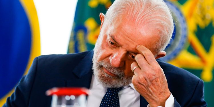 Quaest: Desaprovação do governo Lula sobe sete pontos e chega a 56%