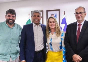 Jerônimo demonstra insatisfação com atraso nas obras da BA-545, e anuncia entrega de obras para Jaguaquara