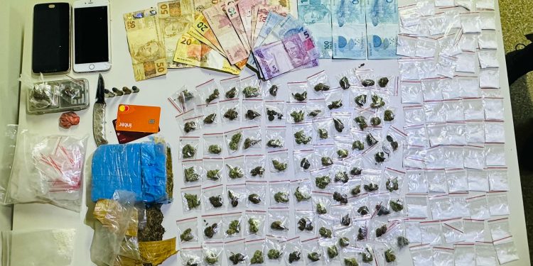 Ação do PETO em Maracás resulta na prisão de dois homens por tráfico de drogas e posse de munições
