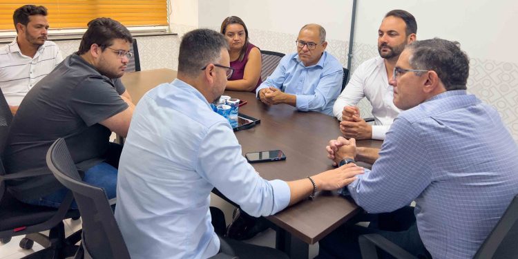 Em reunião com vereadores de Jaguaquara, Diretor do Detran confirma presença em audiência pública sobre o trânsito
