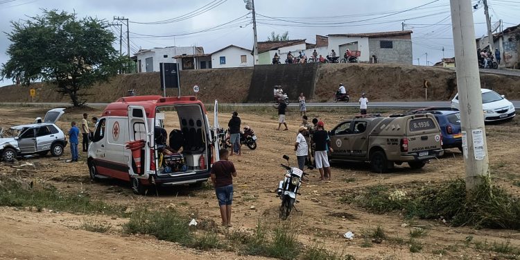 Jovem de 21 anos fica ferido após capotamento na BR-420, em Jaguaquara