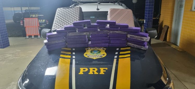 PRF apreende 25 kg de maconha em ônibus interestadual na BR-116, em Vitória da Conquista