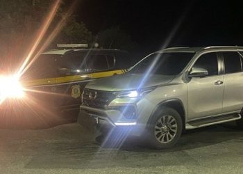 Homem aceita transportar veículo roubado do Rio de Janeiro para a Bahia e acaba detido pela PRF em Jequié