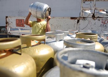 Acelen anuncia redução de quase 8% no preço do gás de cozinha na Bahia