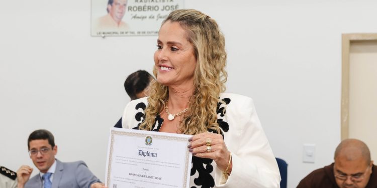 Edione pode ser a última prefeita reeleita de Jaguaquara caso PEC que extingue reeleição seja aprovada; entenda