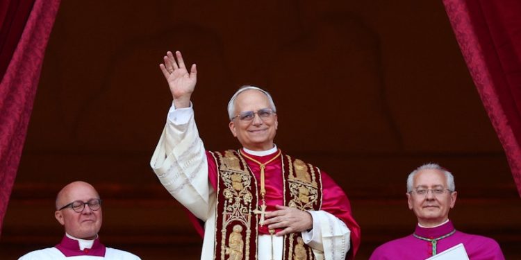 Americano Robert Prevost é eleito novo papa e adota o nome Leão XIV