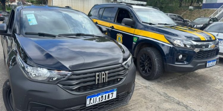 PRF recupera veículo com registro de furto em Jequié durante fiscalização na BR-116