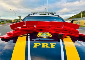 Maconha no bagageiro: PRF intercepta passageiro com 25 kg da droga em ônibus de turismo em Jequié