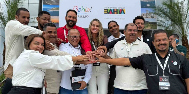 Acompanhando a prefeita Edione, Nildo Piropo e vereadores participam de seminário com Jerônimo em Feira de Santana