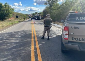 BA-026 é totalmente interditada em Maracás para remoção de caminhão-guindaste após acidente