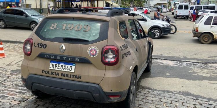 Homem com mandado por tráfico de drogas é preso pela PM em Jaguaquara