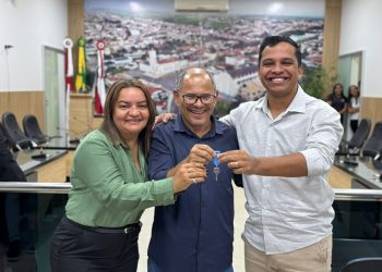 Câmara de Jaguaquara entrega novos gabinetes a vereadores: “Uma conquista imensa para o povo”, diz Nildo Pirôpo