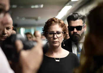 Por unanimidade, STF condena Carla Zambelli a 10 anos de prisão no caso hacker
