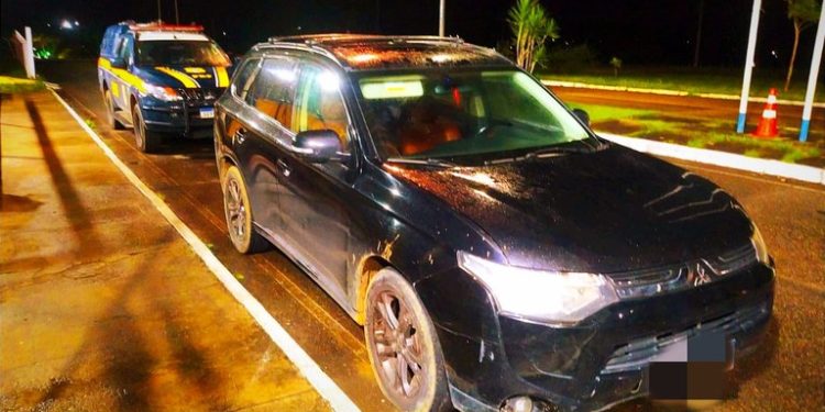 Carro roubado há 6 anos em São Paulo é recuperado pela PRF em Santo Antônio de Jesus