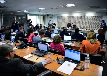 CCJ do Senado aprova PEC do fim da reeleição no Executivo