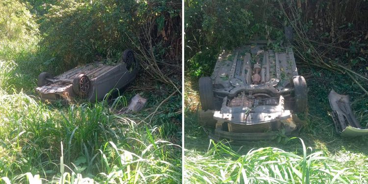 Carro capota em curva perigosa da BA-650 entre Ibirataia e Ipiaú; motorista não se feriu