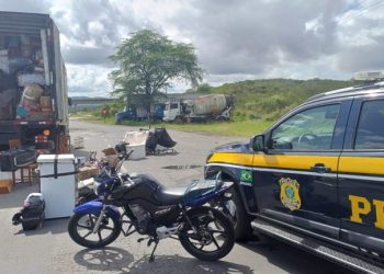PRF recupera motocicleta roubada que era transportada em caminhão de mudanças em Jequié