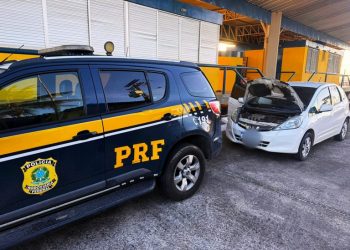Homem é preso pela PRF trafegando com carro roubado comprado pelo valor de R$ 28 mil