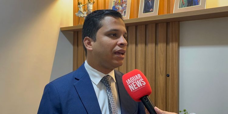 Projeto de Nei Filho que garante prioridade a advogados em órgãos públicos e bancos é aprovado na Câmara