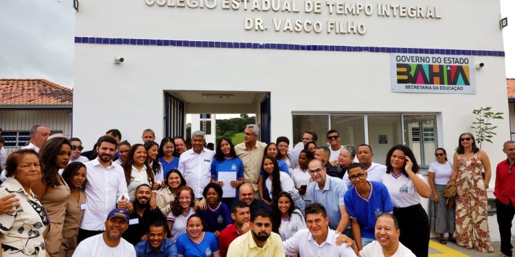 Governo do Estado fortalece educação e segurança em Apuarema com entrega de equipamentos
