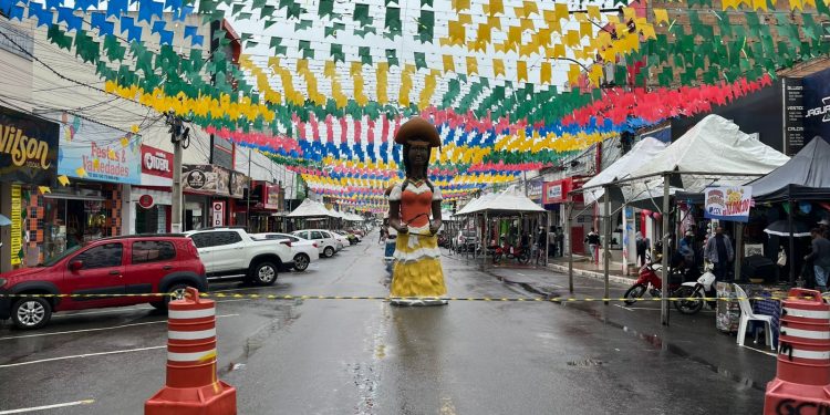 Comércio de Jaguaquara terá horários especiais e pagamento extra durante festas juninas