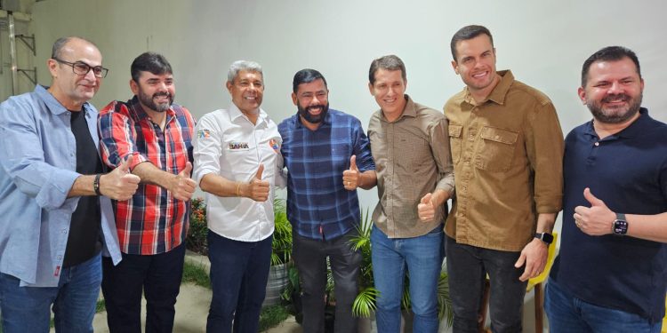 Jerônimo e Zé Coca brindam com deputados o sucesso do São João em Jequié
