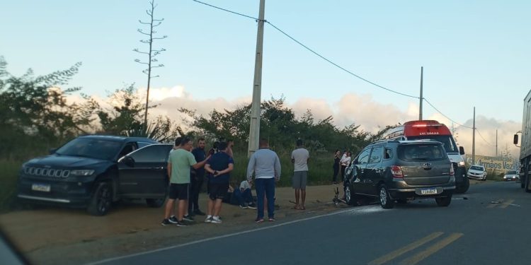 Acidente entre dois carros e uma moto deixa feridos próximo ao IFBA, em Jaguaquara