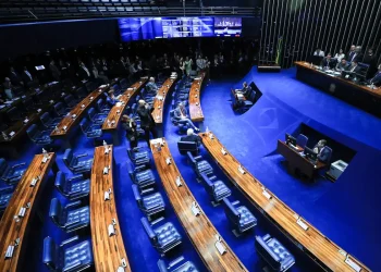 Senado segue Câmara e também derruba decreto do IOF